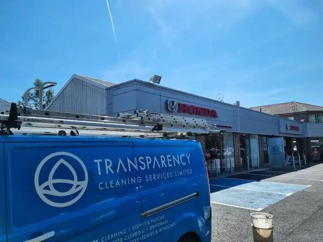 For the next 3 days the crew are doing a yearly clean for our Honda dealership in Guildford.👍

The lads will be doing a few task's 👌

•Gutter clearing 
•Cladding cleaning
•pressure washing